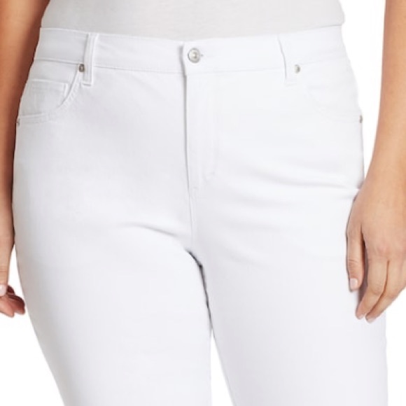 Plus Size Gloria Vanderbilt Amanda Twill Capris - Picture 4 of 5